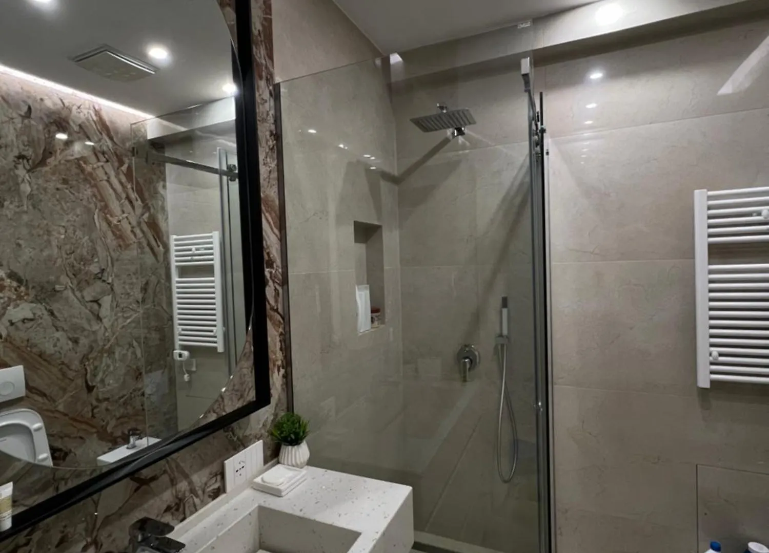 Realm Tirana Apartment 0*,